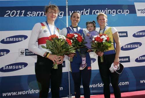 Fabiana Beltrame, medalhista de ouro na Copa do Mundo de Hamburgo, embarcou domingo à noite, dia 21 de Agosto, para Bled, na Eslovênia, onde disputará o Campeonato Mundial de Seniores / Foto: Igor Meijer / Fisa